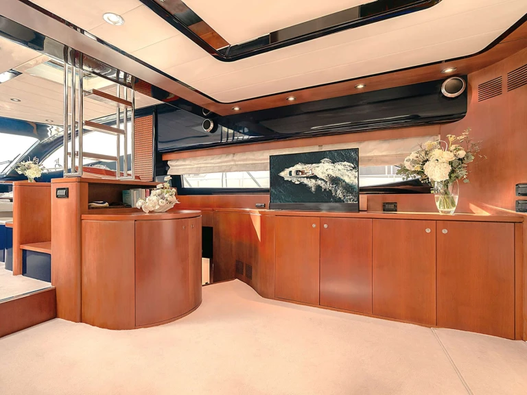 Bareboat Rental Luxury Yacht Riva with a boat licence
