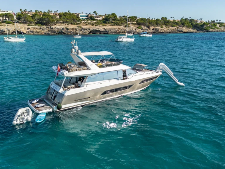 Luxury Yacht for rent Naples at the best price