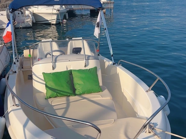 Bareboat Rental Motorboat Jeanneau with a boat licence