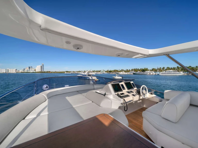 Azimut LUPO II in Sunny Isles Beach on SamBoat
