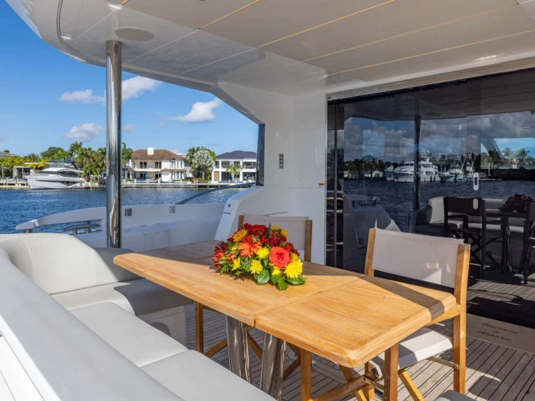 Sunseeker HIGH ROLLER in Sag Harbor on SamBoat