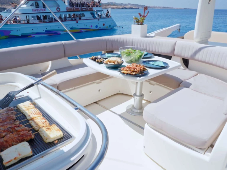 Bareboat Rental Luxury Yacht Princess, UK with a boat licence