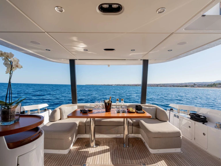 Luxury Yacht rental in Riposto - Azimut SBK