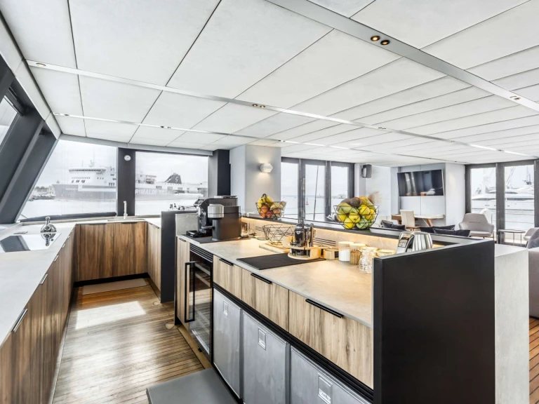 Luxury Yacht rental with or without captain Sunreef Nassau