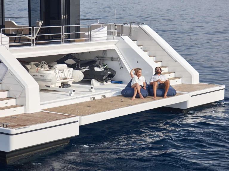Bareboat Rental Luxury Yacht Sunreef with a boat licence