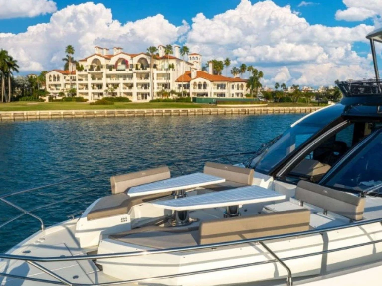 Luxury Yacht for rent Miami Beach at the best price