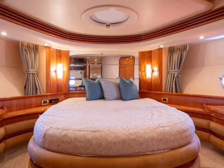 Luxury Yacht rental in British Virgin Islands (BVI) - Azimut Victoria