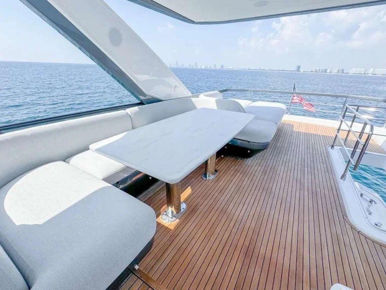 Luxury Yacht for rent Miami at the best price
