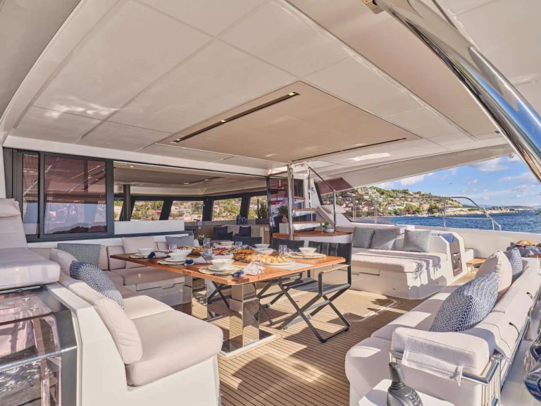 Luxury Yacht for rent Néa Péramos at the best price