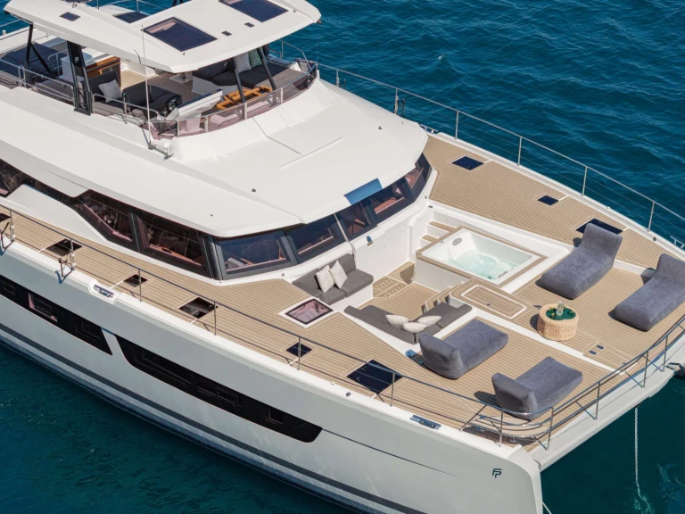 Luxury Yacht for rent Salerno at the best price