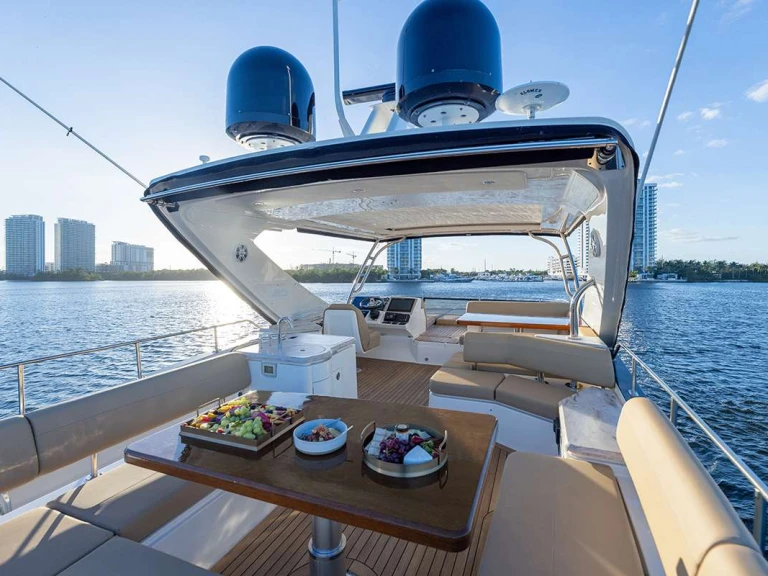 Luxury Yacht rental with or without captain Sea Ray Nassau