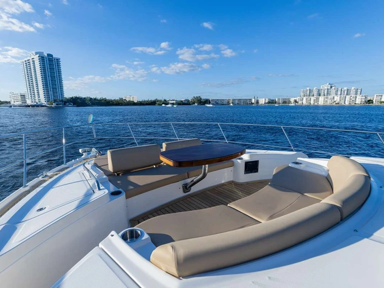 Bareboat Rental Luxury Yacht Sea Ray with a boat licence