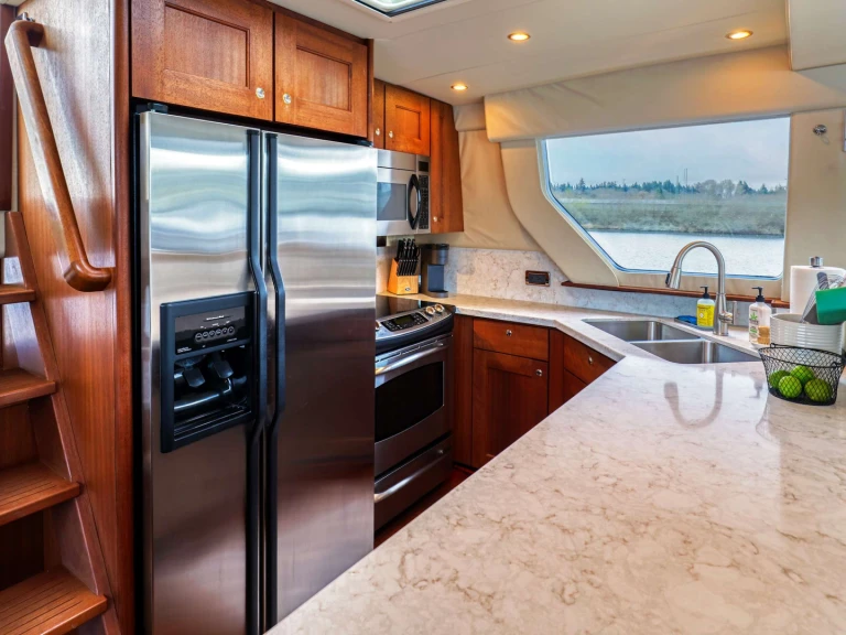 Bareboat Rental Luxury Yacht Pacific Mariner with a boat licence
