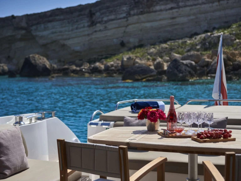 Boat rental Sunseeker Vellamo in Valletta on Samboat