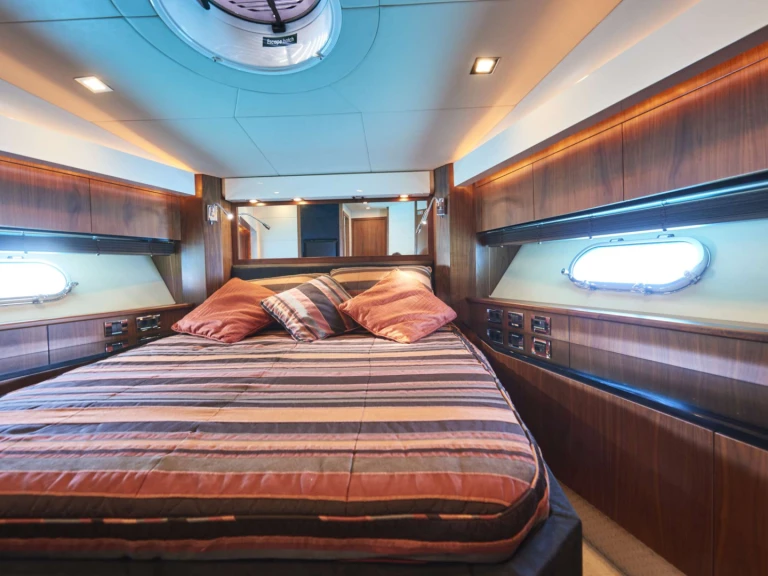 Bareboat Rental Luxury Yacht Sunseeker with a boat licence