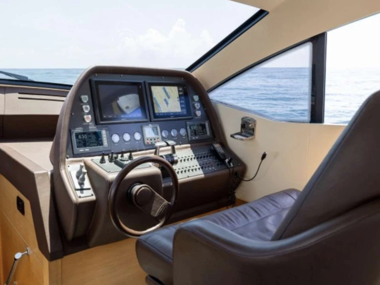 Luxury Yacht rental in Miami - Pershing Wind