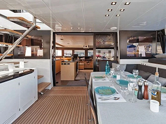 Bareboat Rental Luxury Yacht Lagoon with a boat licence