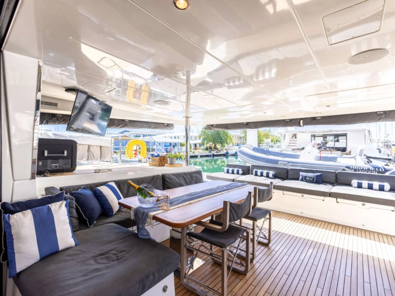 Bareboat Rental Luxury Yacht Lagoon with a boat licence