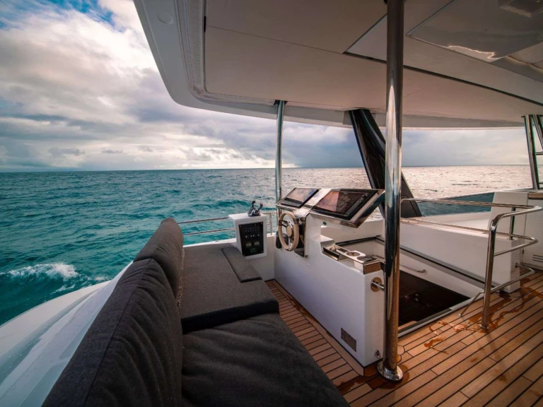 Bareboat Rental Luxury Yacht Lagoon with a boat licence