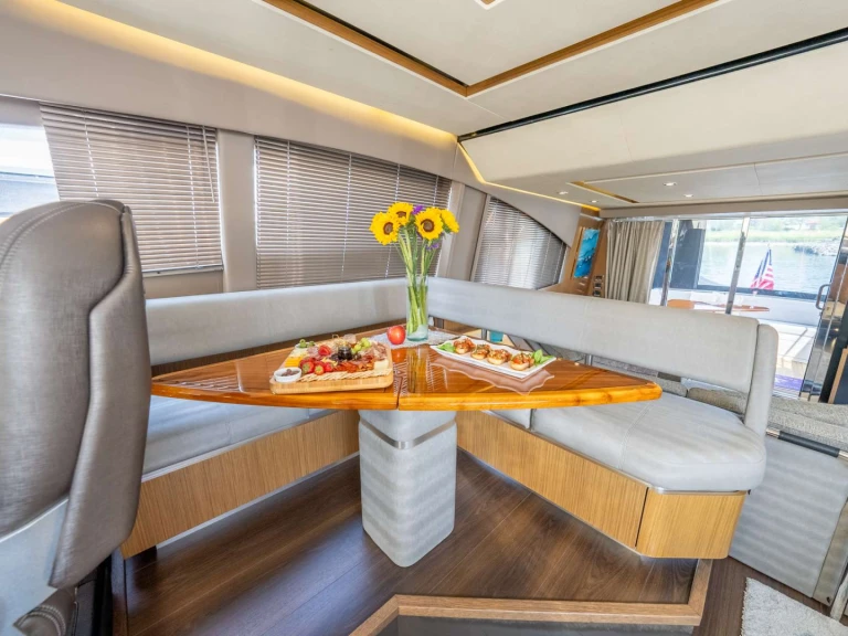 Luxury Yacht rental in Manhasset - Sea Ray Sea Amber