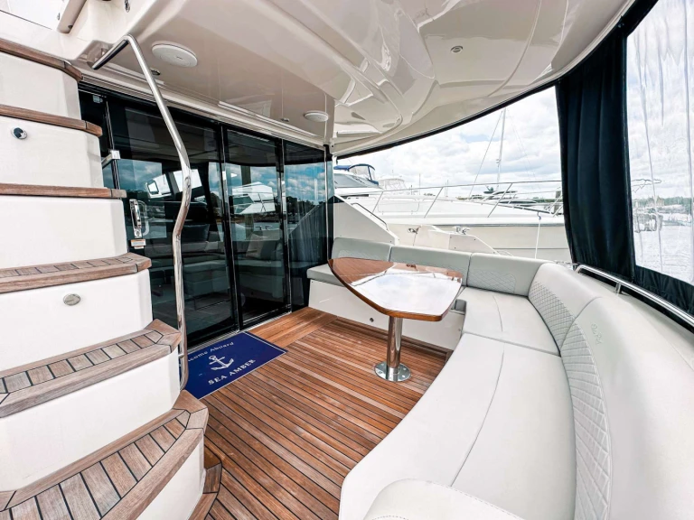 Boat rental Sea Ray Sea Amber in Manhasset on Samboat