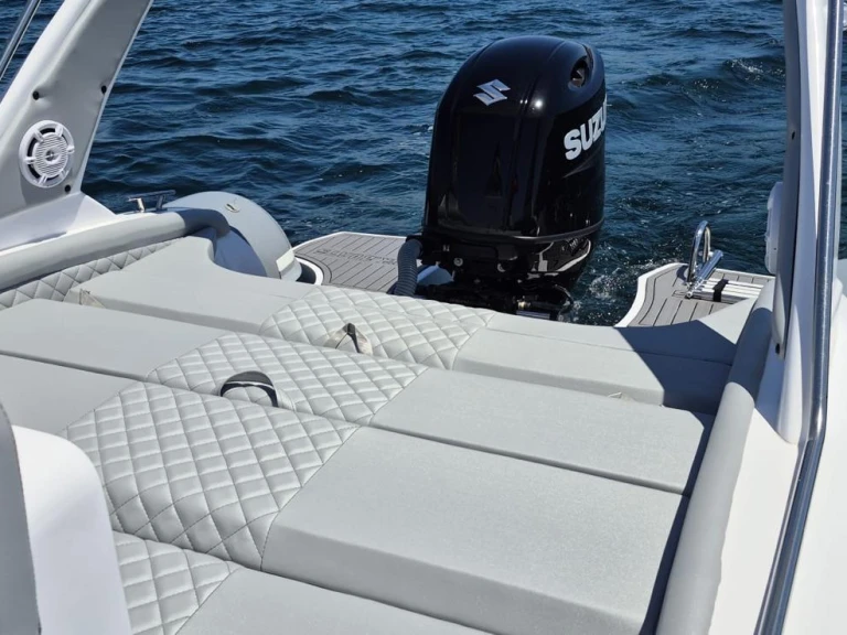 Boat rental mik mik 700 in Juan-les-Pins on Samboat