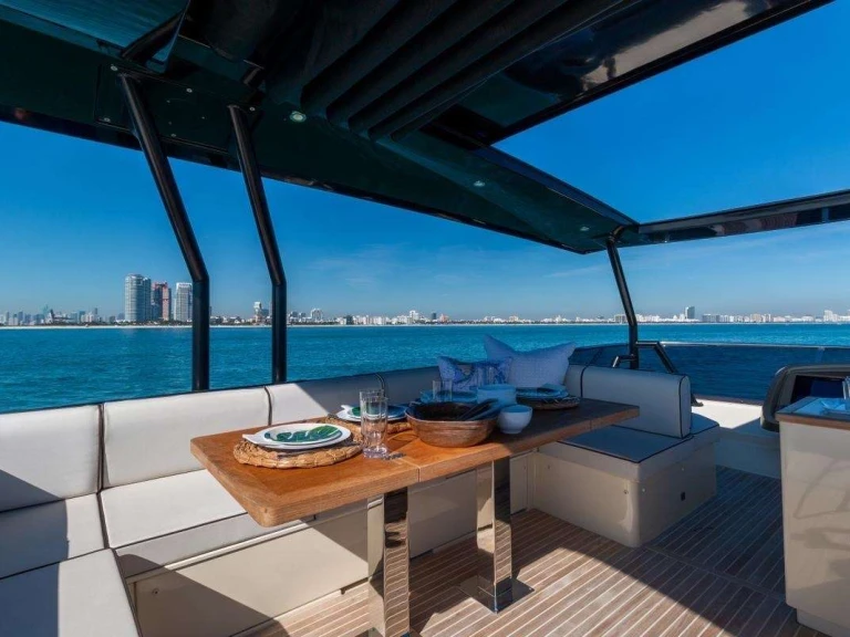 Rent a Bénéteau Singh City Miami