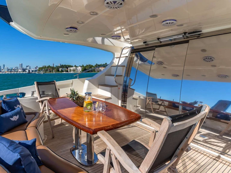 Azimut Priceless in Miami on SamBoat