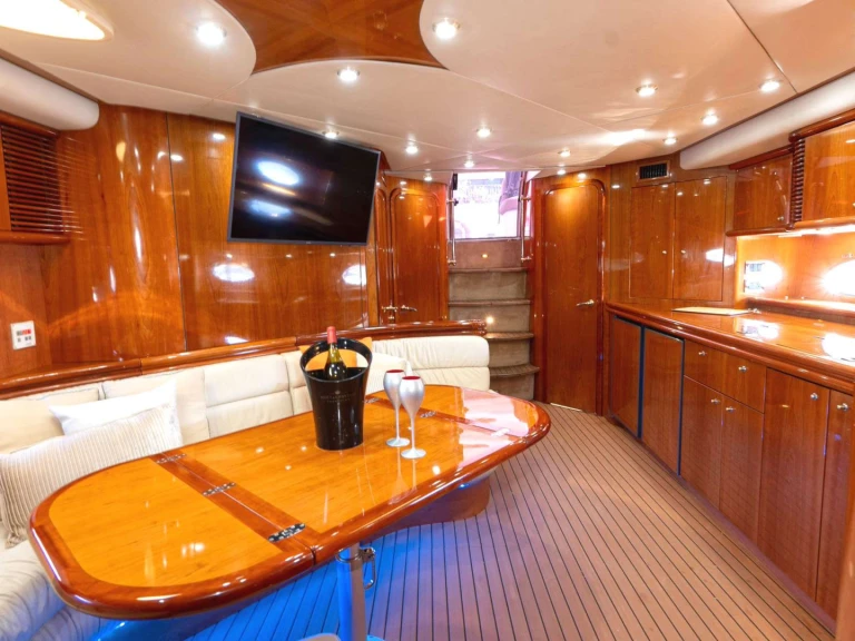 Yacht charter Bimini cheap Sanbella 2