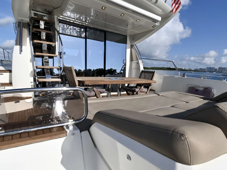Prestige Yachts 60 Prestige in Caribbean on SamBoat