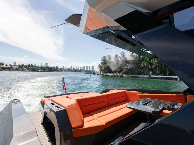 Luxury Yacht for rent Suffolk at the best price