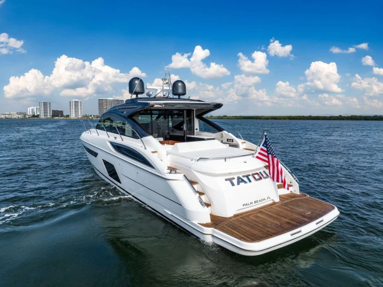 Bareboat Rental Luxury Yacht Princess, UK with a boat licence
