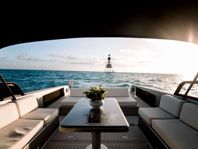 Yacht charter Miami cheap 55 Van Dutch 