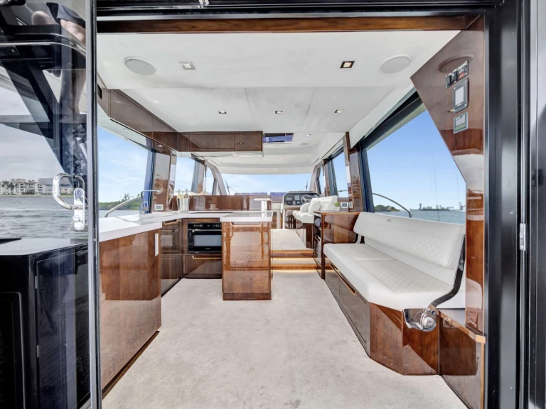 Yacht charter Miami cheap Infinity