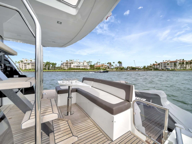 Boat rental Galeon Infinity in Miami on Samboat