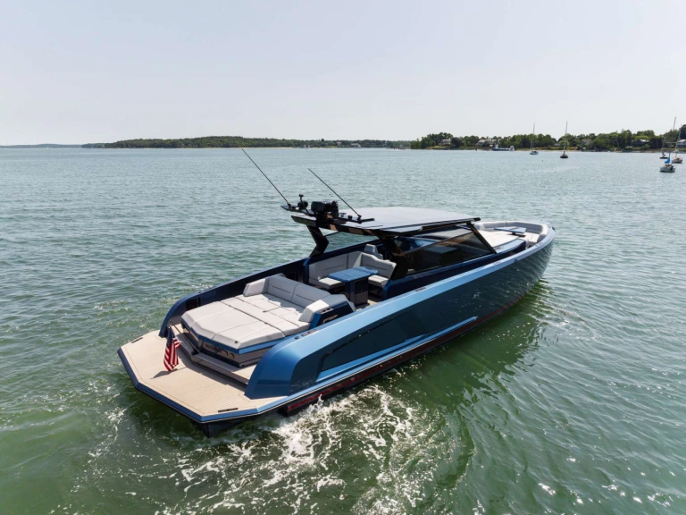 Luxury Yacht rental with or without captain Vanquish Sag Harbor