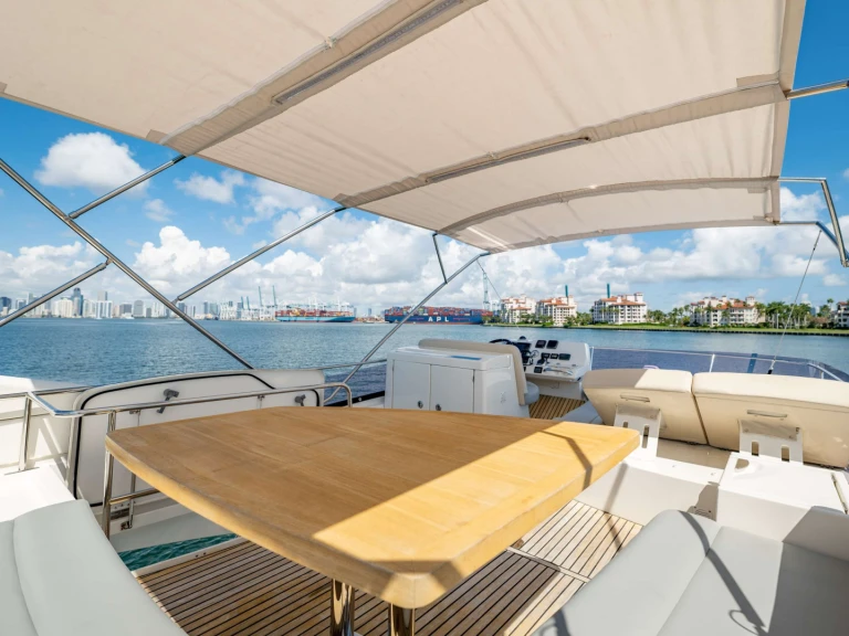 Prestige Yachts Whisky and Waves in Bahamas on SamBoat