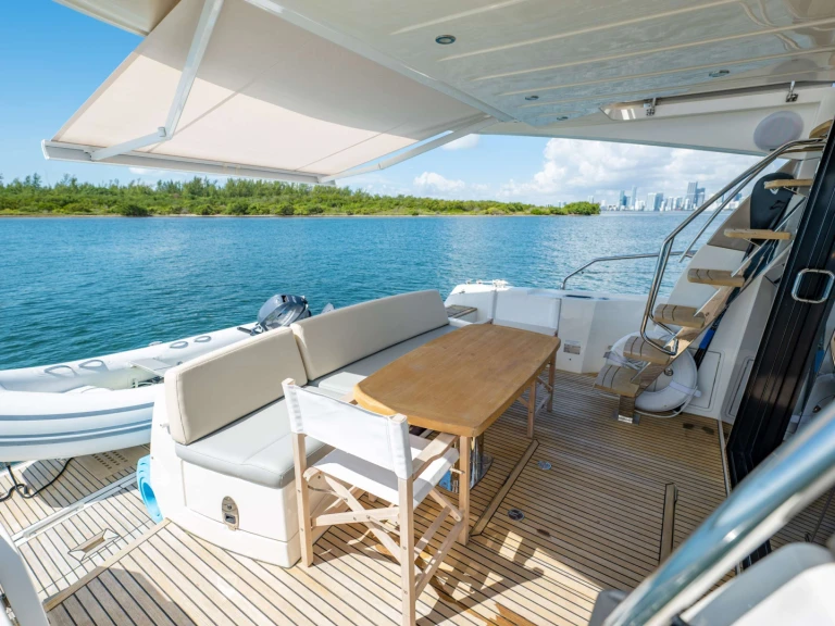 Rent a Prestige Yachts Whisky and Waves Bahamas