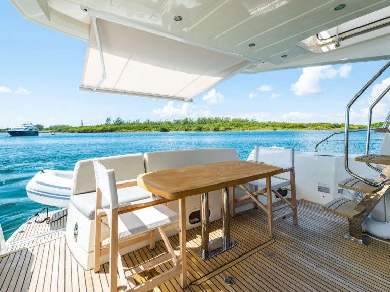Yacht charter Miami cheap Molto Piaciuto