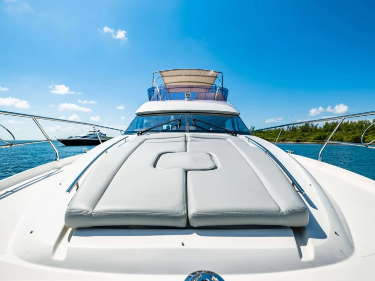 Boat rental Prestige Yachts Molto Piaciuto in Miami on Samboat
