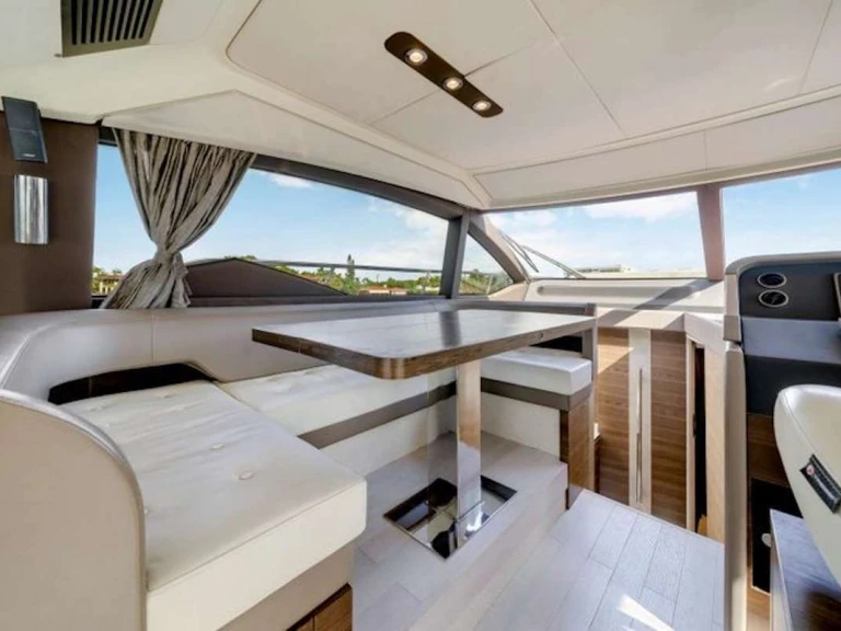 Luxury Yacht for rent Miami at the best price