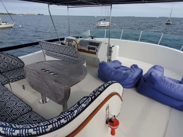 Bareboat Rental Luxury Yacht ALLIAURA MAR with a boat licence