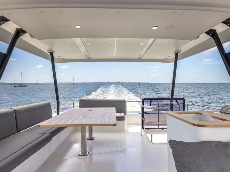 Luxury Yacht for rent Miami at the best price