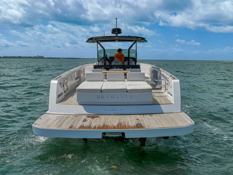 Luxury Yacht rental with or without captain Pardo Yachts Bahamas