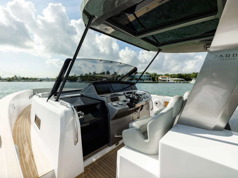 Yacht charter Town of East Hampton cheap 43 Pardo