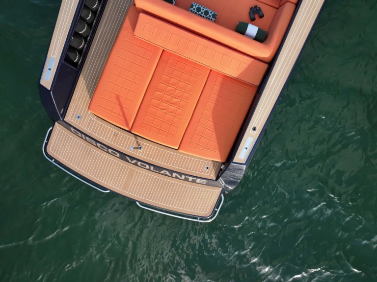 Van-Dutch Disco Volante in Miami on SamBoat