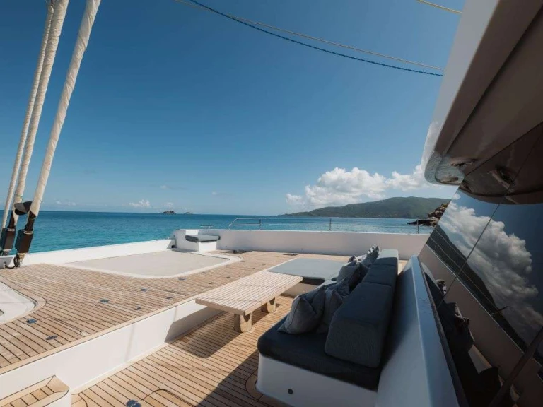 Sunreef ENTRE4 in Canouan Island on SamBoat