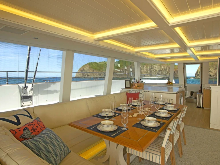 Bareboat Rental Luxury Yacht Sunreef with a boat licence