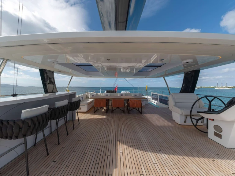 Bareboat Rental Luxury Yacht Sunreef with a boat licence