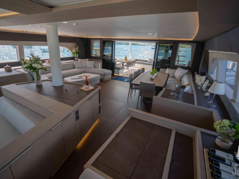 Bareboat Rental Luxury Yacht Lagoon with a boat licence